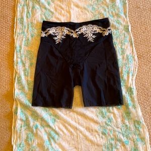 Wacoal black shaper. Beautifully detailed. Never worn.